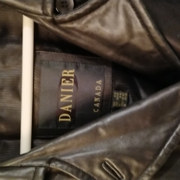 Danier button front belted black leather jacket ladies US size 6 - Picture 8 of 15